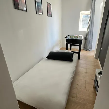 Apartment Spacious 4 Apartment, 8min Walk To Old Town, Free Parking, New Bari