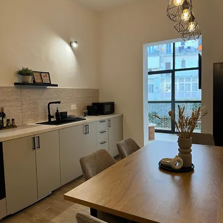 Spacious 4 Apartment, 8min Walk To Old Town, Free Parking, New Apartment Bari