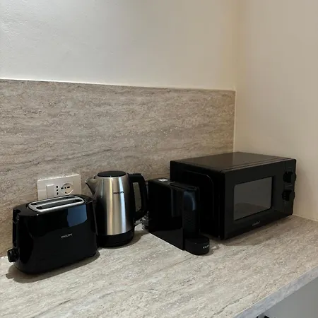 Apartment Spacious 4 Apartment, 8min Walk To Old Town, Free Parking, New Bari