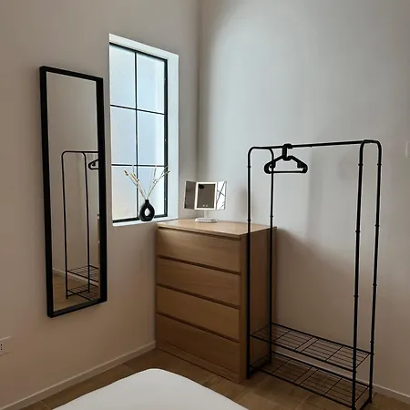 Apartment Spacious 4 Apartment, 8min Walk To Old Town, Free Parking, New Bari
